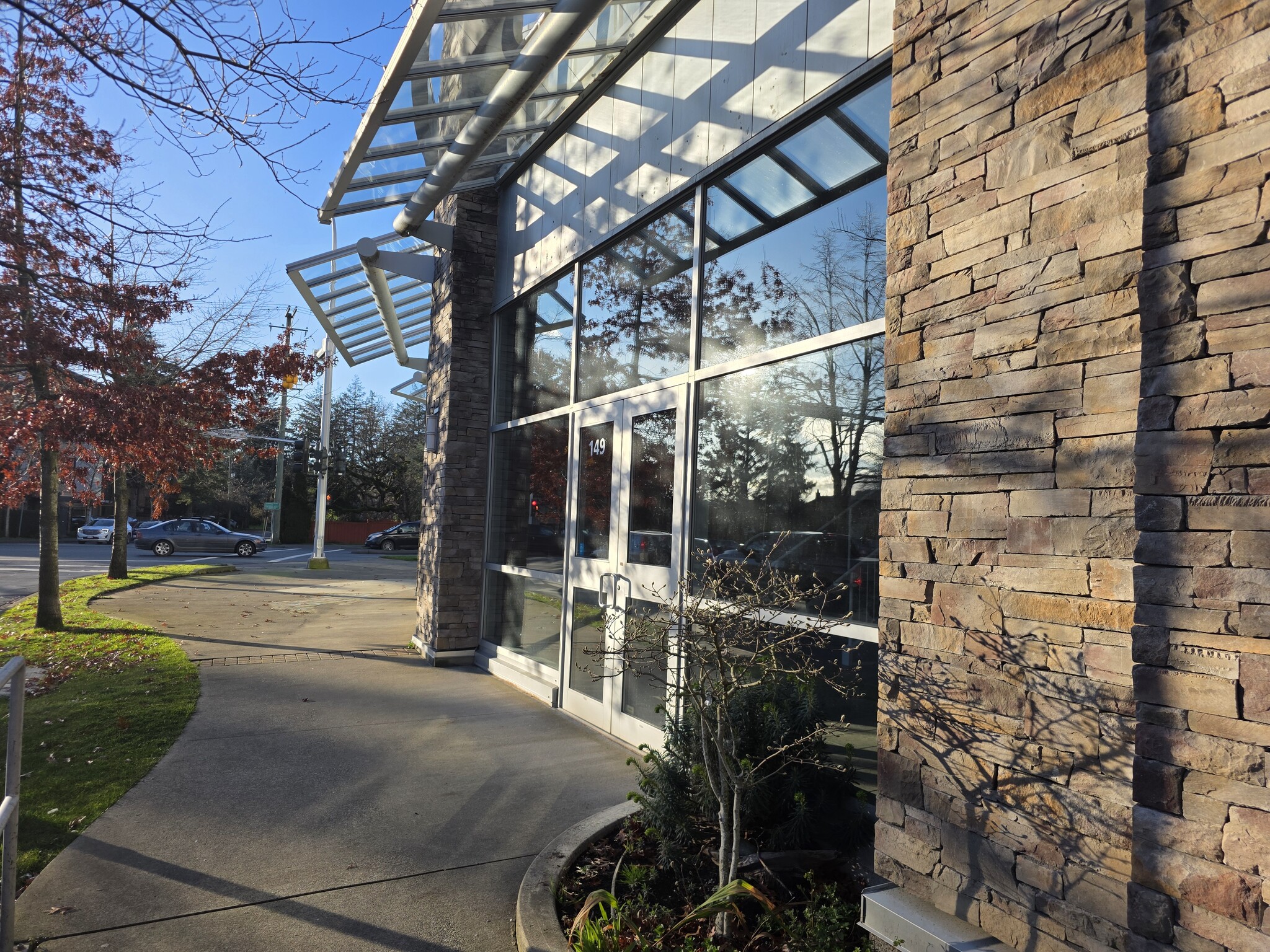 2745 Veteran Memorial Pky, Victoria, BC for sale Building Photo- Image 1 of 12