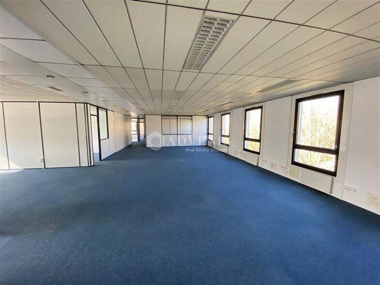 Office in Lognes for lease - Interior Photo - Image 3 of 12