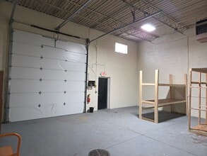 14500-14550 E 11 Mile Rd, Warren, MI à louer Photo intérieure- Image 1 de 3