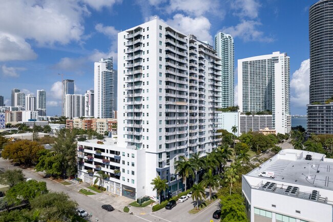 Plus de détails pour 275 NE 18th St, Miami, FL - Commerce de détail à louer