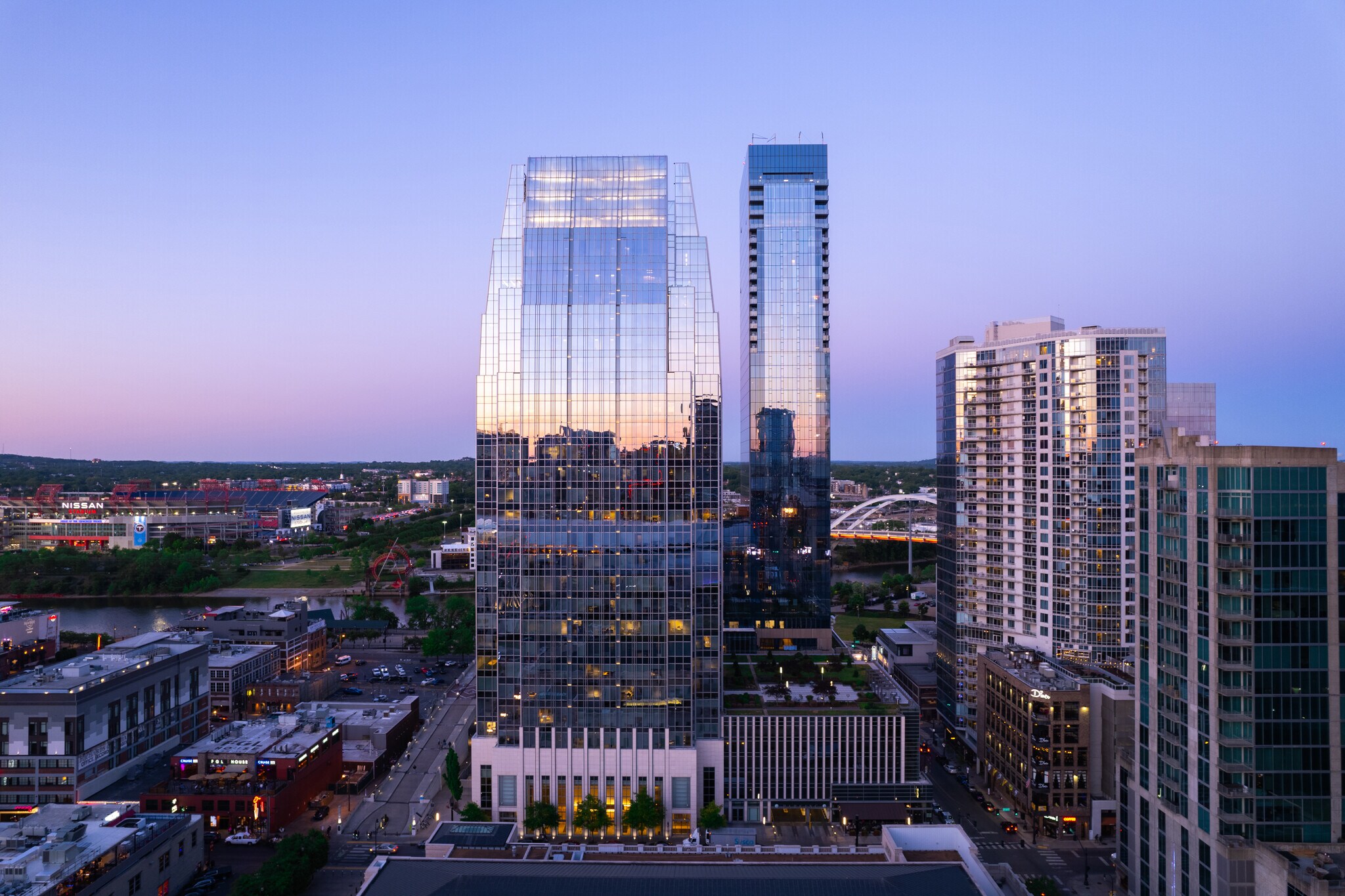 150 3rd Ave S, Nashville, TN à louer Photo du bâtiment- Image 1 de 12