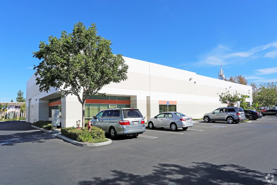 492-496 W Meats Ave, Orange, CA à louer - Photo du bâtiment - Image 3 de 6