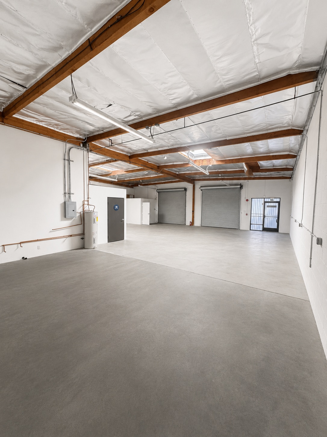 1045 N Main St, Riverside, CA for lease Interior Photo- Image 1 of 19