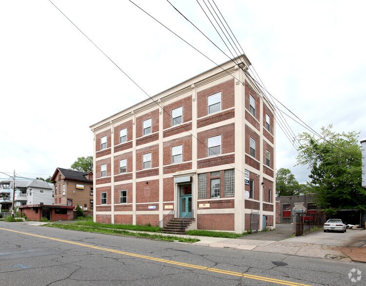 370 Davenport Ave, New Haven, CT à vendre - Photo du bâtiment - Image 2 de 4