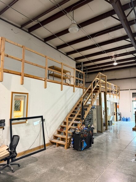 6601 Royal St, Pleasant Valley, MO for sale - Building Photo - Image 3 of 19
