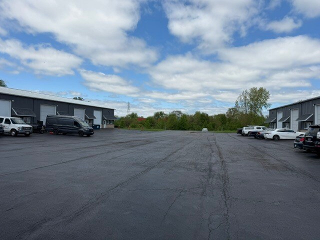 14611 W Edison Dr, New Lenox, IL for lease Interior Photo- Image 1 of 16