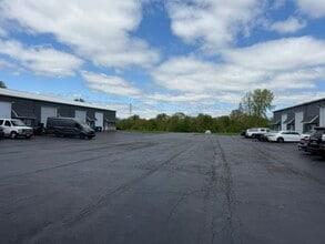 14611 W Edison Dr, New Lenox, IL for lease Interior Photo- Image 1 of 16