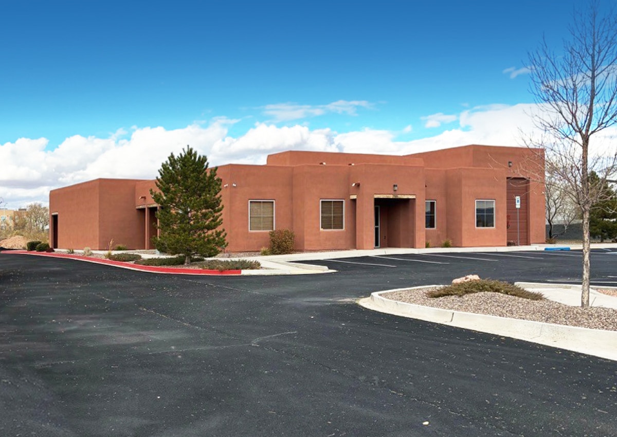 7585 Enchanted Hills Blvd NE, Rio Rancho, NM à vendre Photo du bâtiment- Image 1 de 11