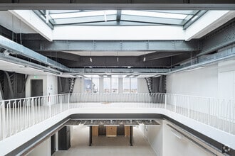 22-32 Rue De Clignancourt, Paris à louer Photo intérieure- Image 2 de 4