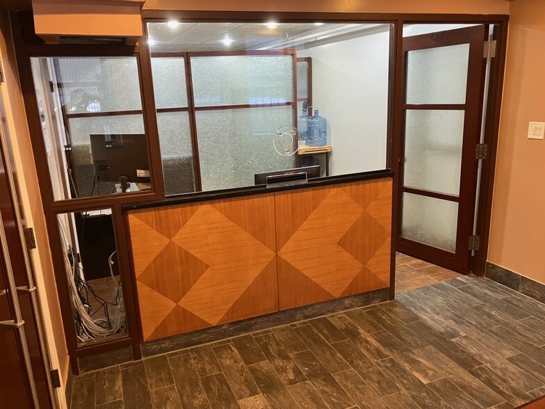 2430 Tratman Ave, Bronx, NY à louer - Photo du bâtiment - Image 2 de 12