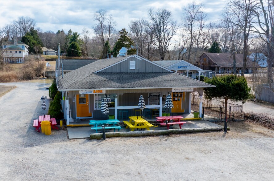 25 West Neck Rd, Shelter Island, NY à vendre - Photo du bâtiment - Image 2 de 30