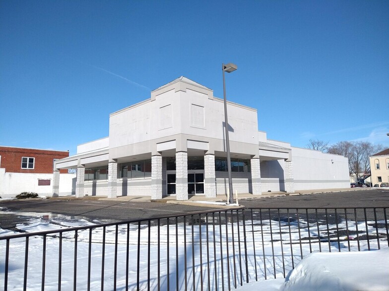 1 E Broad St, Paulsboro, NJ for lease - Primary Photo - Image 1 of 10