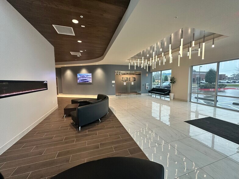 505 S Friendswood Dr, Friendswood, TX à louer - Photo du bâtiment - Image 3 de 16