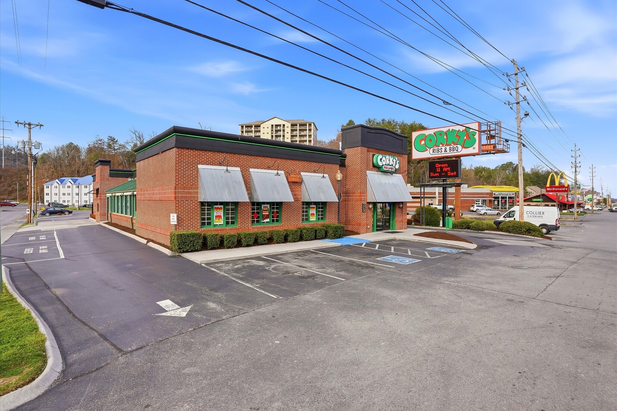 3584 Parkway, Pigeon Forge, TN à louer Photo principale- Image 1 de 47