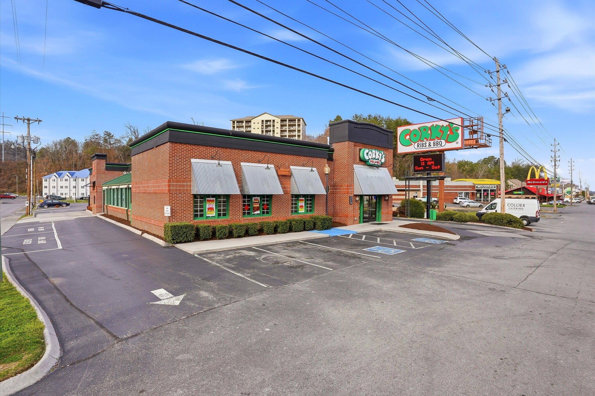 3584 Parkway, Pigeon Forge, TN for lease Primary Photo- Image 1 of 47