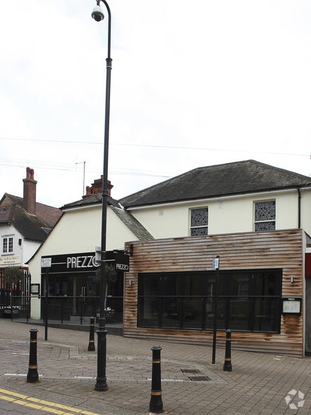 63 Queens Rd, Buckhurst Hill à louer - Photo du bâtiment - Image 3 de 8