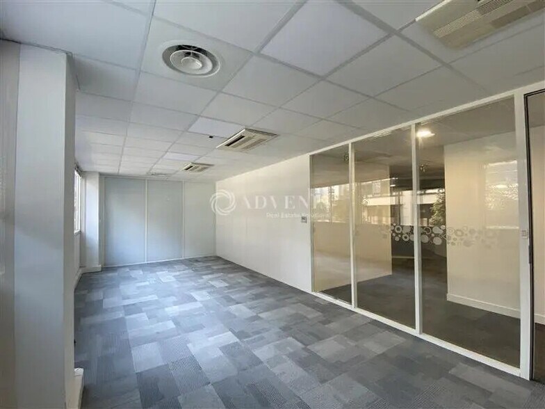 Office in Issy-les-Moulineaux for lease - Interior Photo - Image 3 of 7