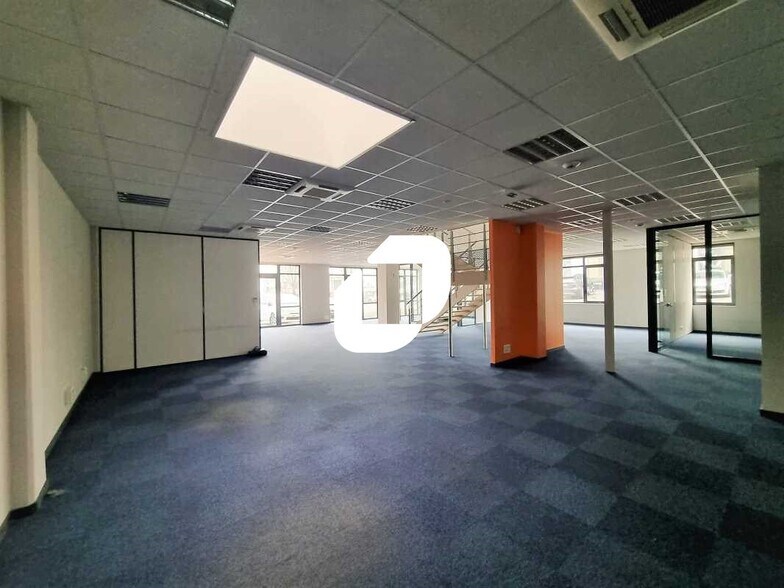 Office in Villefranche-sur-Saône for lease - Interior Photo - Image 2 of 7