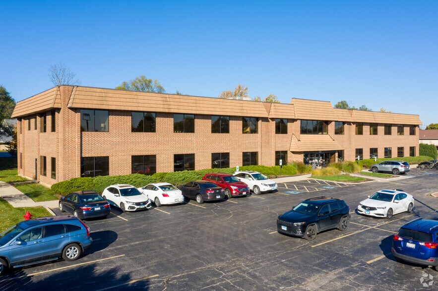 355 W Dundee Rd, Buffalo Grove, IL à louer - Photo du bâtiment - Image 1 de 12