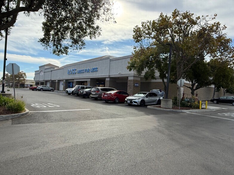 230-238 E Betteravia Rd, Santa Maria, CA à louer - Photo du bâtiment - Image 2 de 4