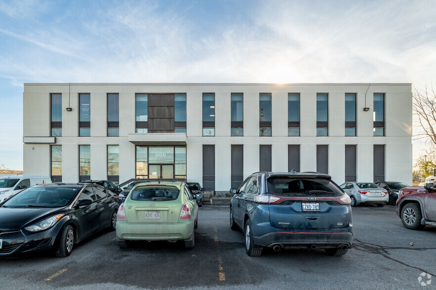 888 Belfast Rd, Ottawa, ON à vendre - Photo du bâtiment - Image 3 de 6