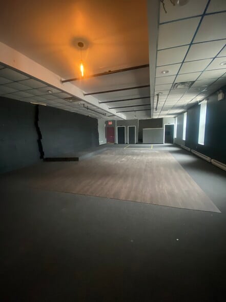 1542 Fulton St, Brooklyn, NY for lease - Interior Photo - Image 2 of 4