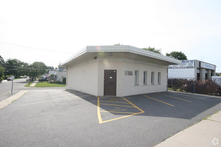 600 Hicksville Rd, Bethpage, NY for sale - Primary Photo - Image 1 of 4