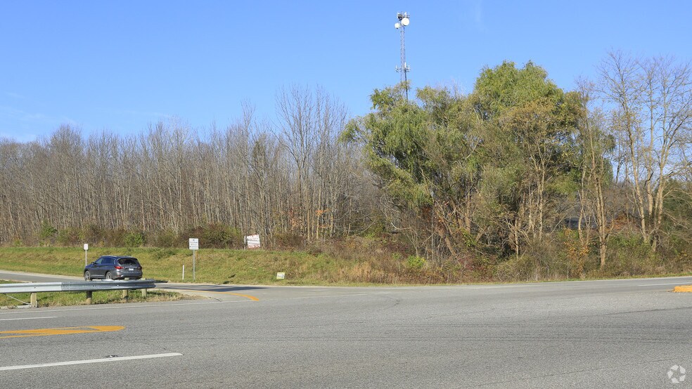 17808 Ravenna Rd, Auburn Twp, OH à louer - Photo du bâtiment - Image 3 de 3