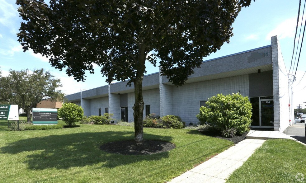 11 Jules Ln, New Brunswick, NJ à louer - Photo du bâtiment - Image 2 de 4