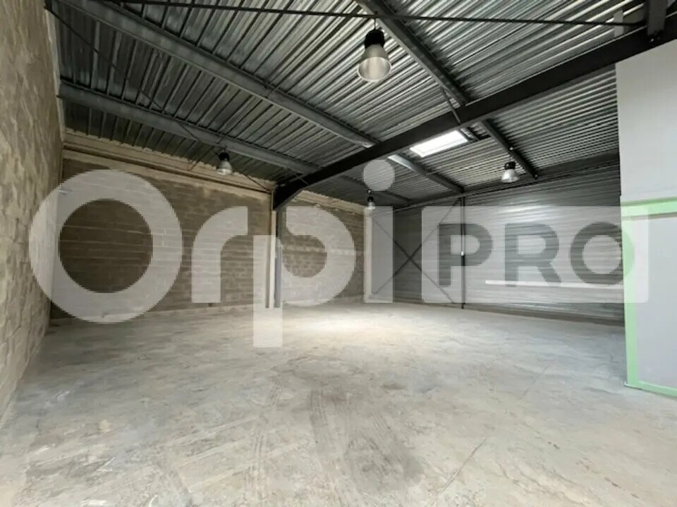 Office in Vert-Saint-Denis for lease Interior Photo- Image 1 of 14