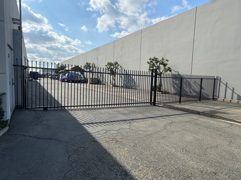 1584 N Batavia St, Orange, CA for lease - Building Photo - Image 3 of 5