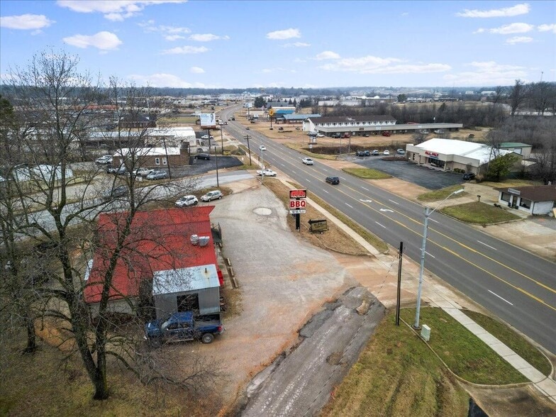 1027 Porter Wagoner Blvd, West Plains, MO à vendre - Photo du bâtiment - Image 3 de 26