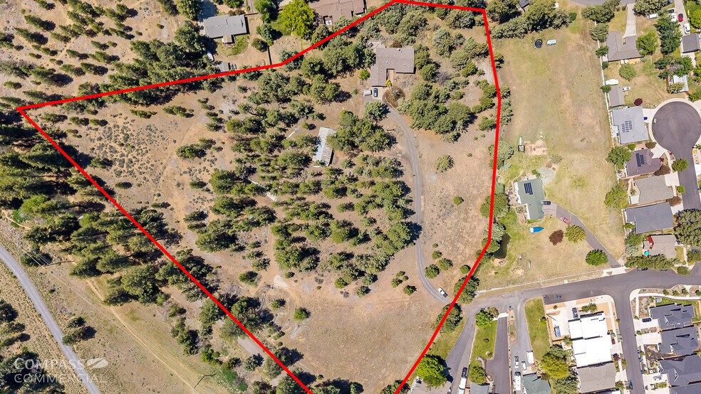 61521 Sunny Breeze Ln, Bend, OR à vendre - Photo du bâtiment - Image 2 de 10