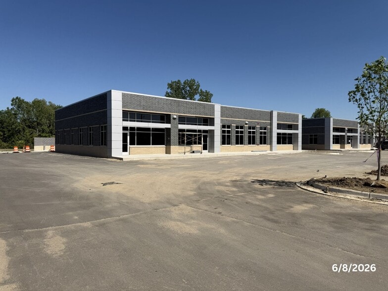 26800 Pontiac Trl, South Lyon, MI for lease - Building Photo - Image 1 of 4