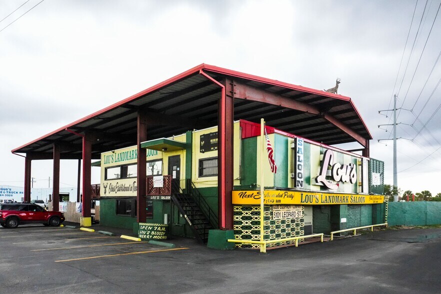 5101 Leopard & 549 Navigation portefeuille de 2 propriétés à vendre sur LoopNet.ca - Photo du bâtiment - Image 1 de 5