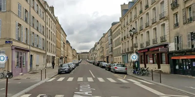Retail in Versailles for sale Building Photo- Image 1 of 5