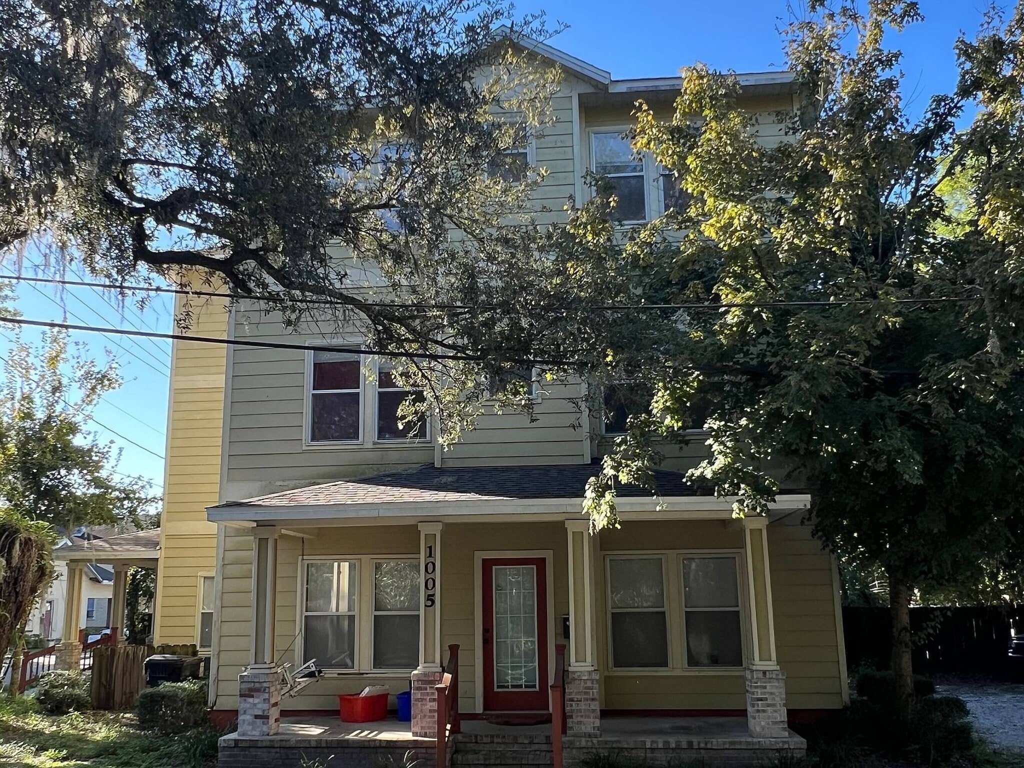 Fully Leased UF Student Housing portfolio of 2 properties for sale on LoopNet.ca Primary Photo- Image 1 of 3