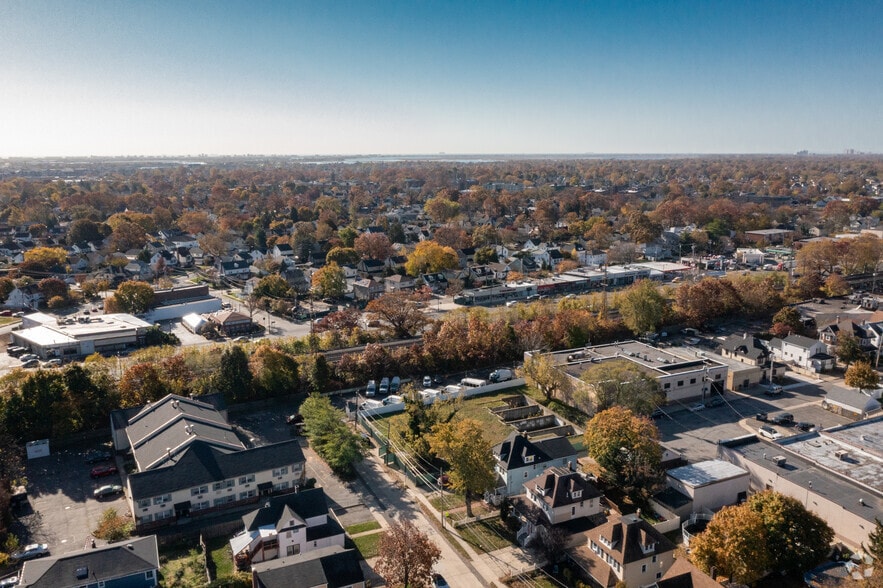 33 Park Pl, Lynbrook, NY à vendre - Aérien - Image 2 de 23