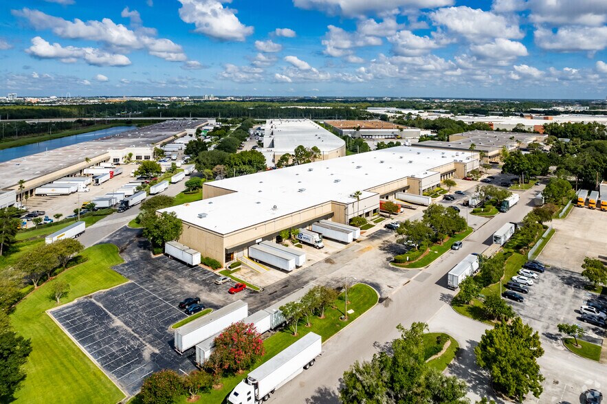 7550-7584 Brokerage Dr, Orlando, FL à louer - Aérien - Image 2 de 6