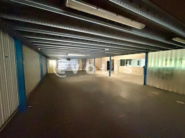 Flex in Savigny-le-Temple for lease - Interior Photo - Image 2 of 7