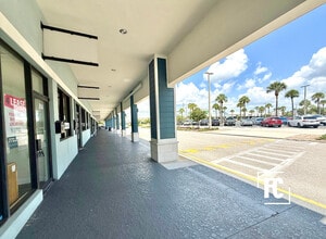 746 SW Federal Hwy, Stuart, FL à louer Photo du bâtiment- Image 2 de 11
