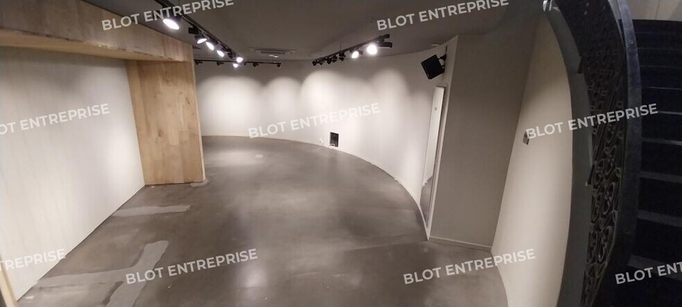 Industrial in Brest for lease - Interior Photo - Image 2 of 8
