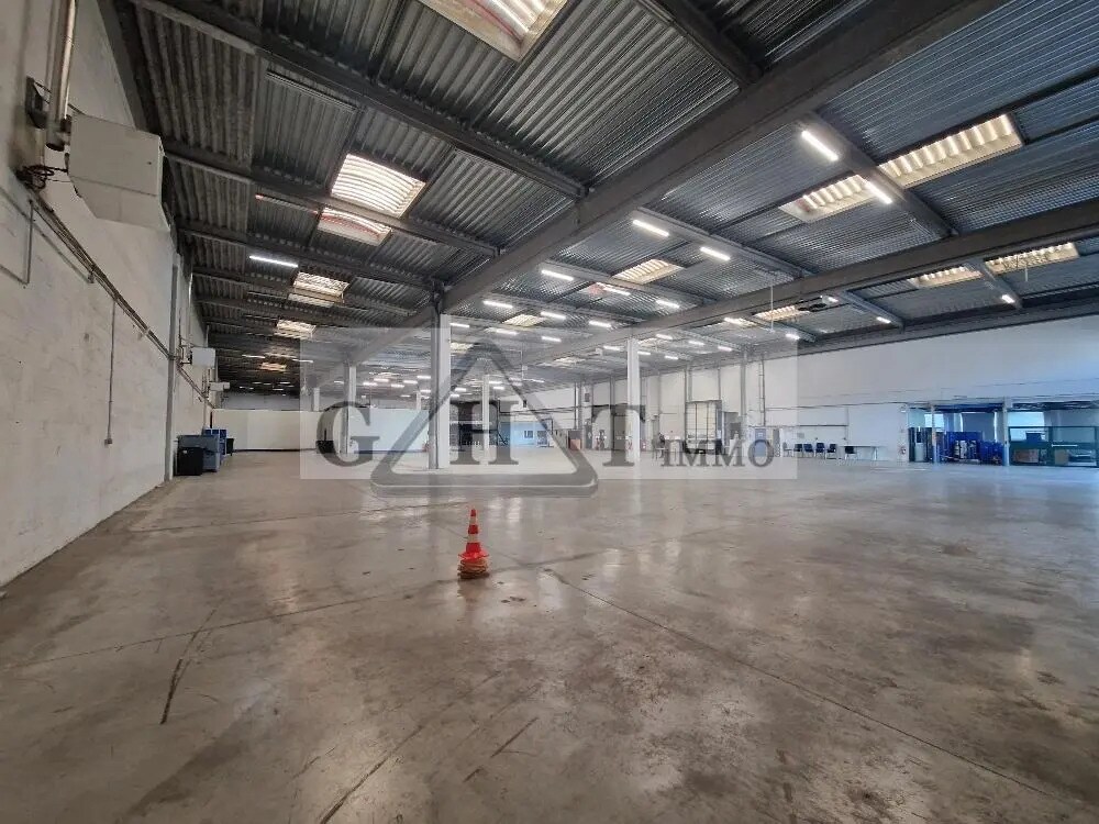 Retail in Ivry-sur-Seine for lease Building Photo- Image 1 of 6