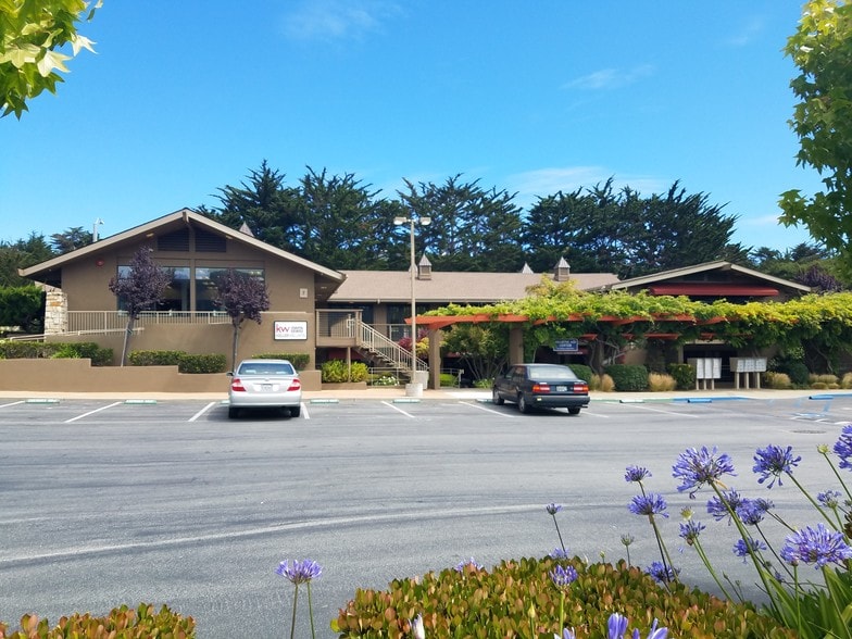 26135 Carmel Rancho Blvd, Carmel, CA for lease - Building Photo - Image 2 of 4
