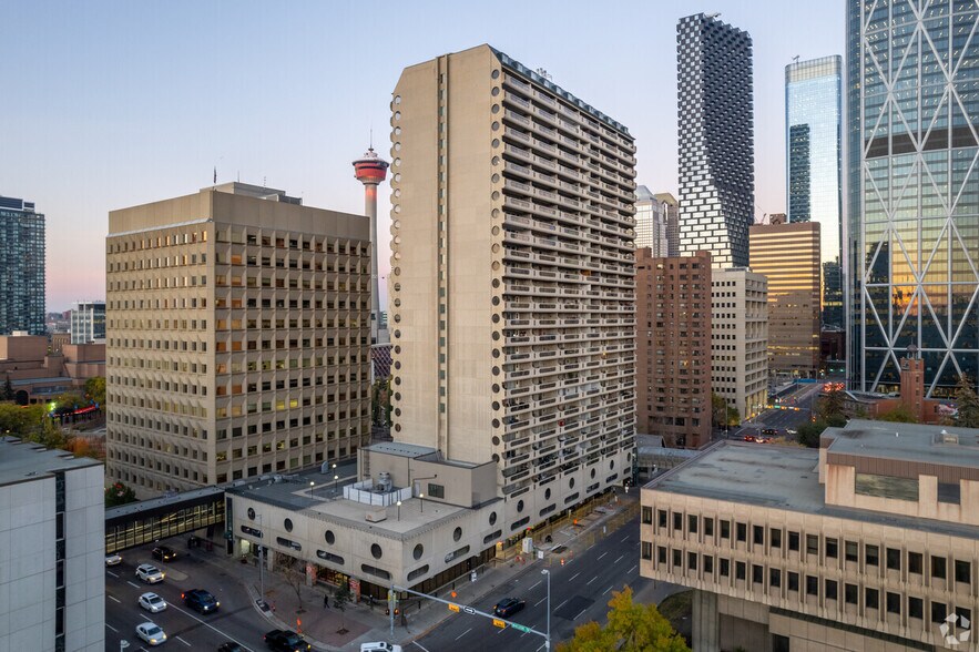 215-221 6 Av SE, Calgary, AB à louer - Photo du bâtiment - Image 2 de 10