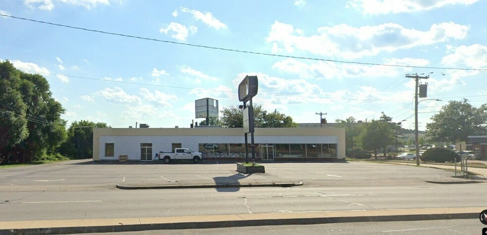 717-719 S Willow St, Manchester, NH for sale - Building Photo - Image 2 of 4