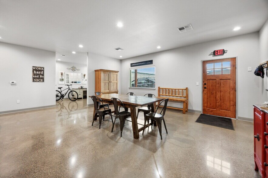 3847 S Pacific Hwy, Medford, OR à vendre - Photo du bâtiment - Image 2 de 22