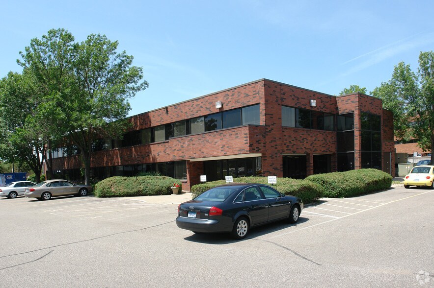 7645 Metro Blvd, Edina, MN à louer - Photo du bâtiment - Image 1 de 7