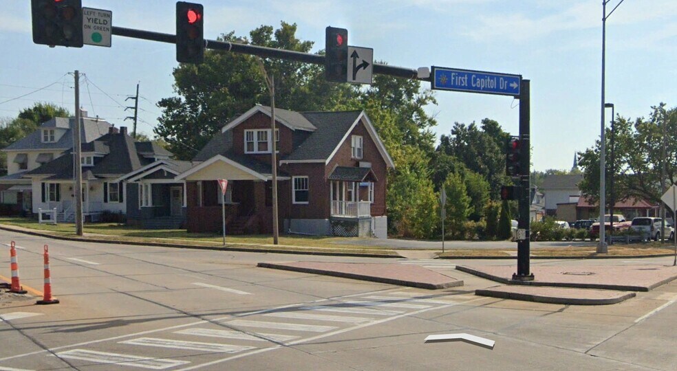 212 S Kingshighway St, Saint Charles, MO à vendre - Photo du bâtiment - Image 3 de 5