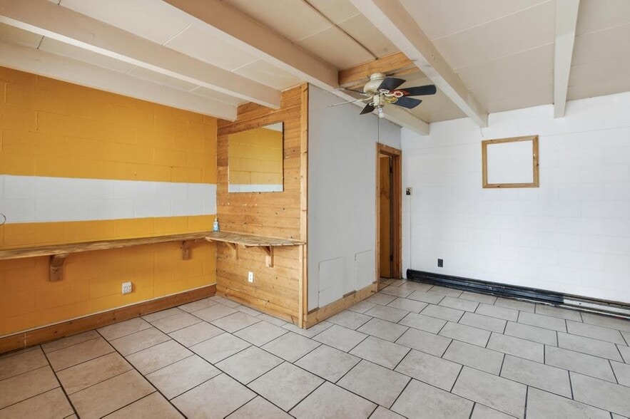 1712 Ashmun St, Sault Sainte Marie, MI for sale - Building Photo - Image 2 of 15